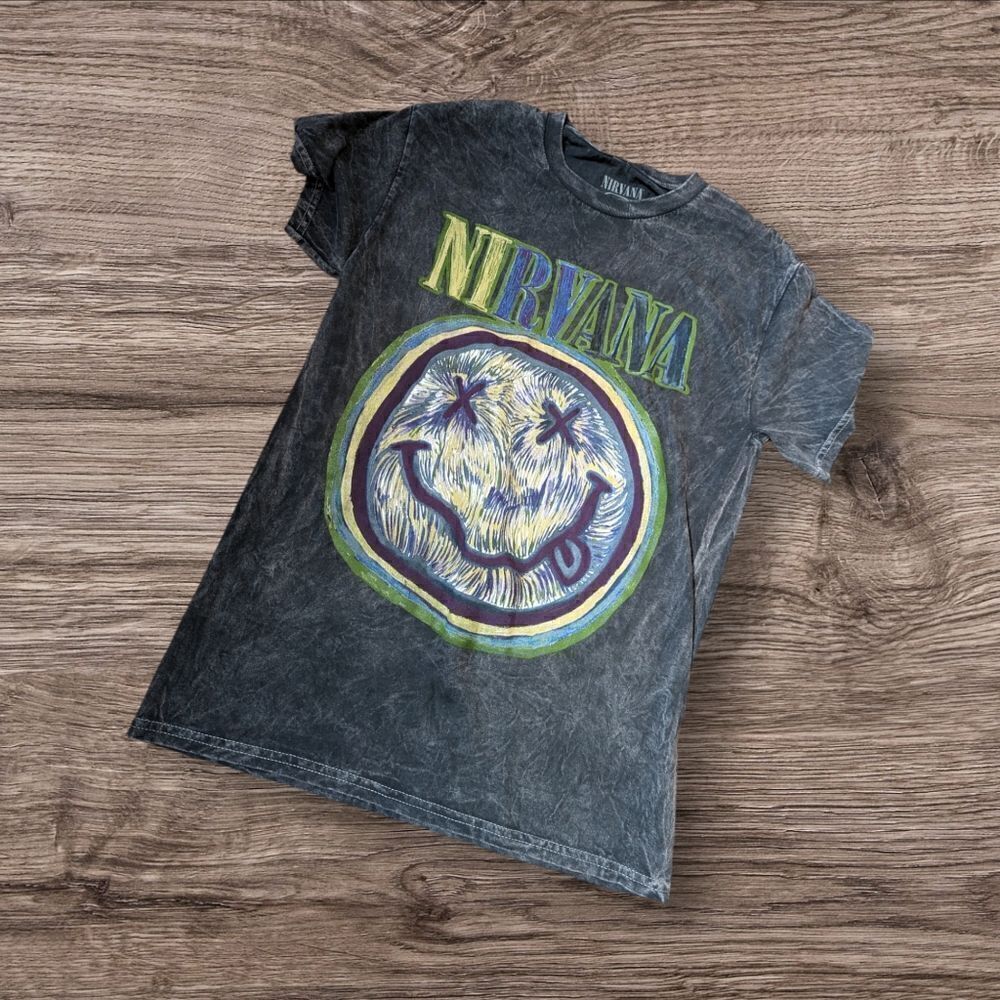 Nirvana Gray Colored Smile Tee Shirt NWT